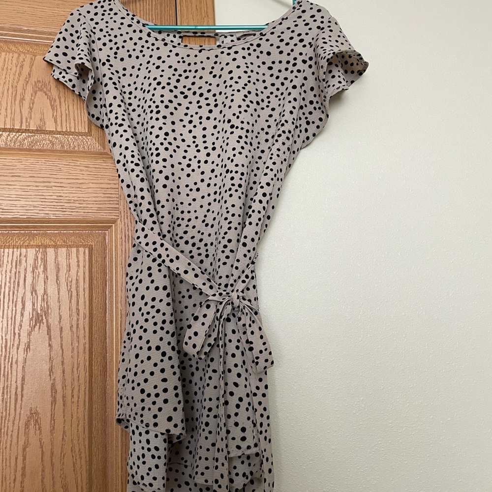Tan and black polka dot tie front blouse.